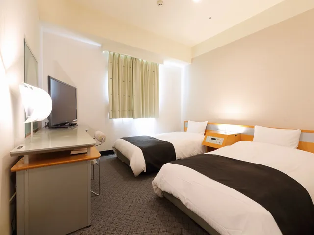 غرفة بسريرين منفصلين للمدخنين، Apa Hotel Toyama Ekimae 1/8