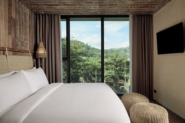 جناح بسرير كينج بإطلالة على المسبح بغرفة نوم واحدة، Dinso Resort 1/7