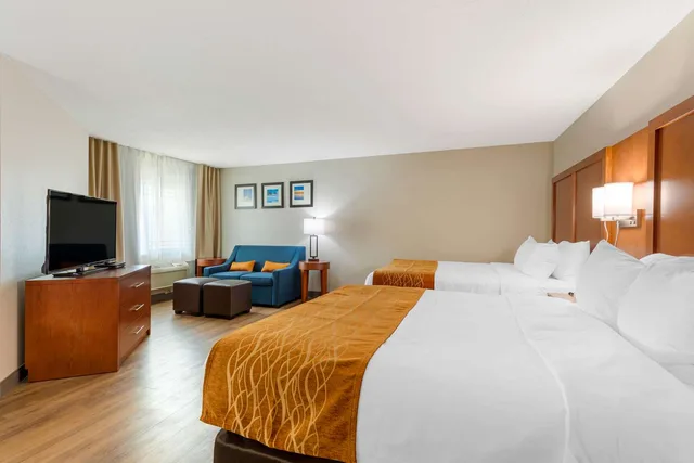 Efficiency, Suite, 2 Queen Beds، Comfort Inn & Suites Milford DE 1/3