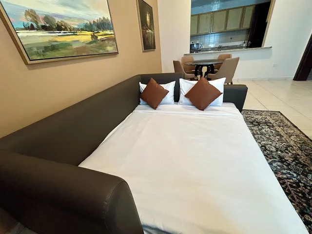 شقة عائلية بسريرين منفصلين بغرفة نوم واحدة مع أريكة، Al Nakheel Hotel Apartments By Mourouj Gloria 1/6