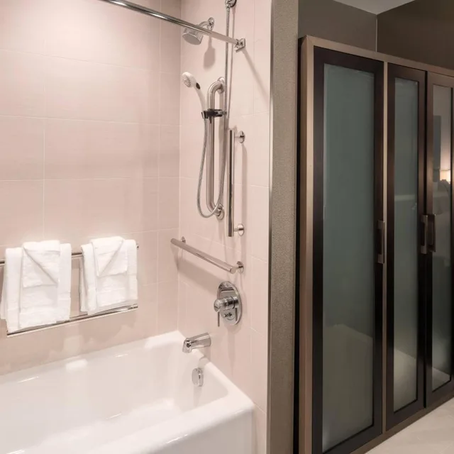 جناح استوديو بسرير كوين مع أريكة لذوي الإعاقة، RESIDENCE INN SEATTLE DOWNTOWN/CONVENTION CENTER 4/7