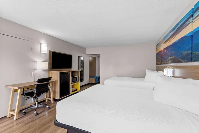 غرفة قياسية بسريرين كوين، Days Inn by Wyndham Clayton 2/8
