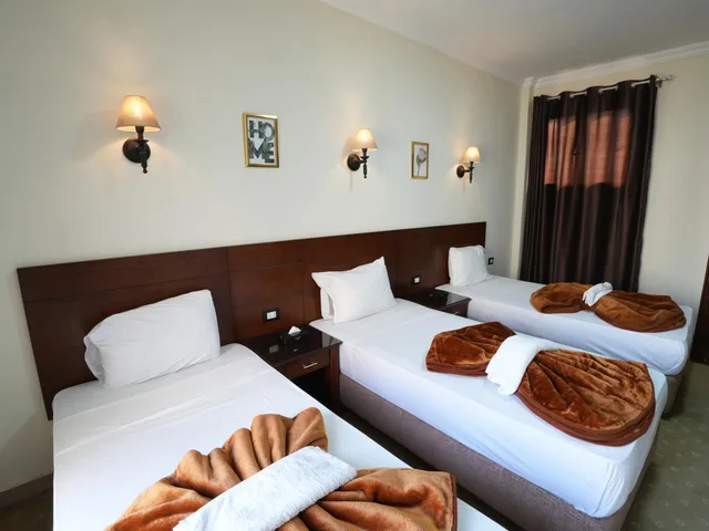 Deluxe, Triple, 3 Beds, Montana Hotel 1/1