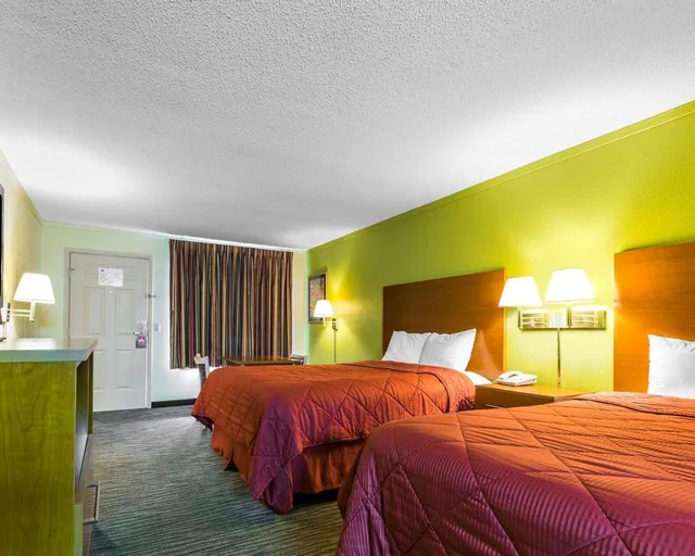 غرفة بسريرين كوين للمدخنين، Econo Lodge Franklin South KY 2/10
