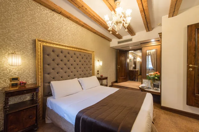 غرفة كلاسيكية بسرير مزدوج، Palazzo Bembo 1/4