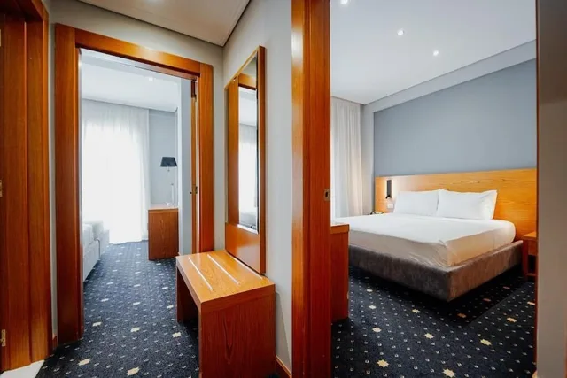 غرفة عائلية بسرير كوين وسريرين منفصلين بشرفة، Agimi And S Hotel 5/10