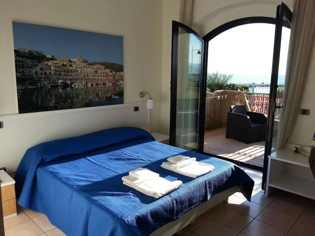 غرفة رباعية بسريرين منفصلين وسرير بطابقين، Hotel Tirreno 1/6