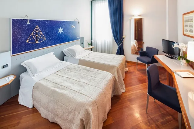 غرفة قياسية ثلاثية بثلاثة أسرّة، Cosmo Hotel Torri 1/1