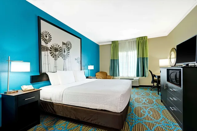 غرفة بسرير كينج، Super 8 By Wyndham San Antonio/Alamodome Area 6/10