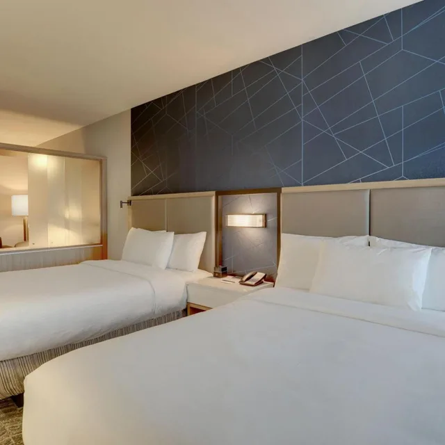 غرفة بسريرين كوين مع سرير سحّاب إضافي مع أريكة، SpringHill Suites by Marriott Cheraw 1/7