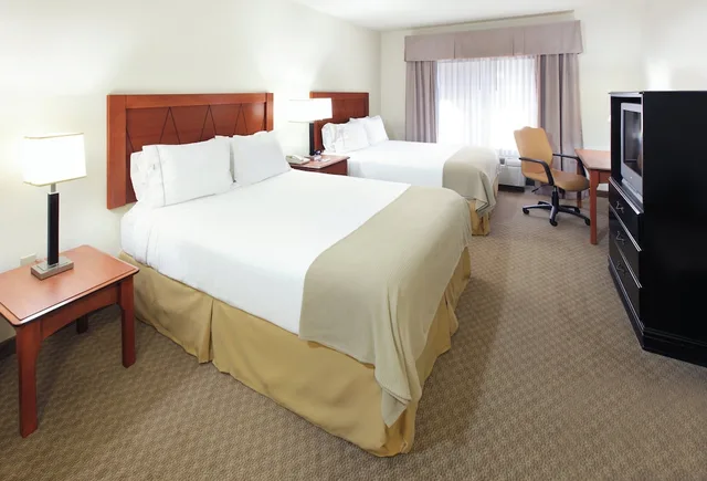 جناح بسريرين كوين لذوي الإعاقة، Holiday Inn Express Hotel And Suites Pine Bluff Pines Mall 1/3