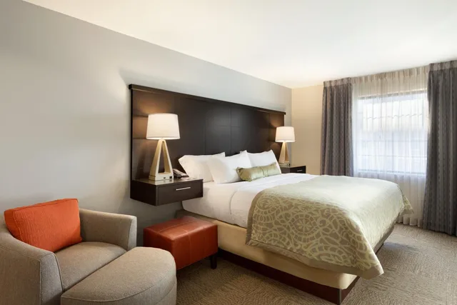 جناح بغرفتي نوم لذوي الإعاقة، Staybridge Suites MIDLAND 3/5