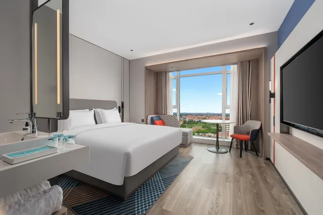 Standard, King Bed, Holiday Inn Express Qingdao Hongdao Station 2/3