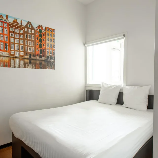 غرفة ثلاثية لذوي الإعاقة، easyHotel Amsterdam City Centre 1/10