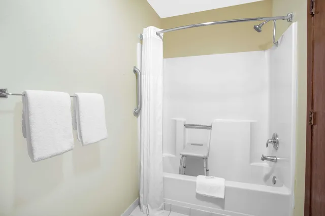 غرفة قياسية بسرير كوين، Days Inn by Wyndham North Platte 5/5