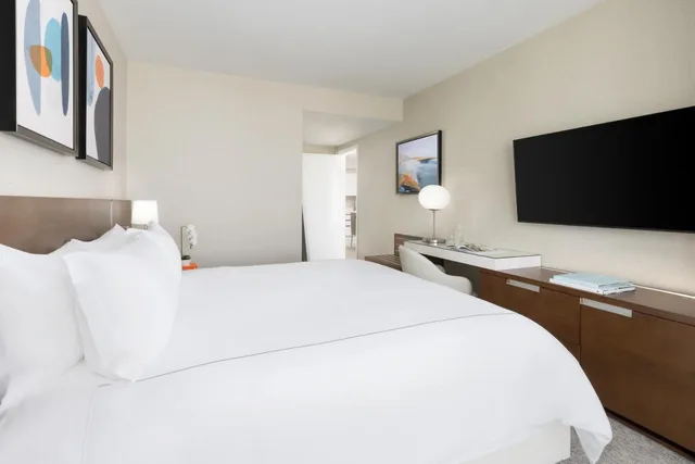 1 Bedroom, Grand, Deluxe, Suite, King Bed, Balcony, Corner, The Altair Hotel Bay Harbor Miami 1/4