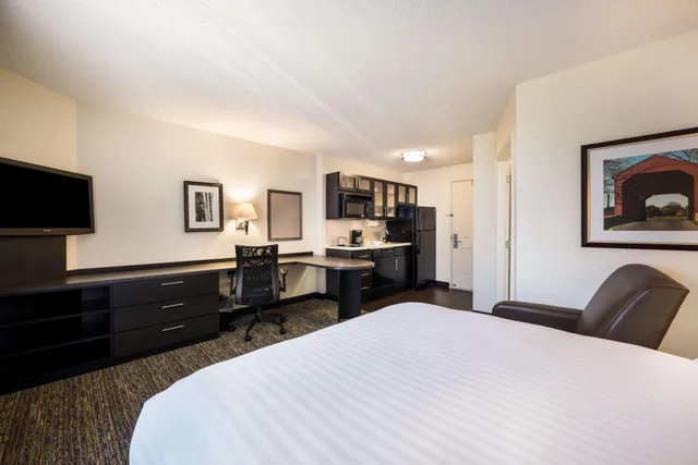Studio, Queen Bed, Sonesta Simply Suites Houston Nasa Clear Lake 2/3