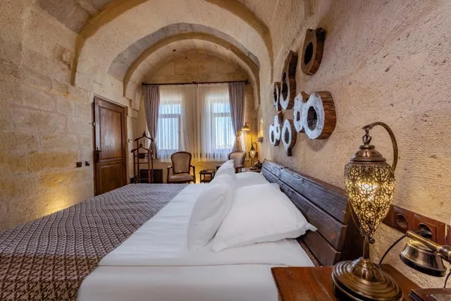 Stone, Superior, King and Twin Beds, Bathtub، Eyes Of Cappadocia Cave Hotel 1/1