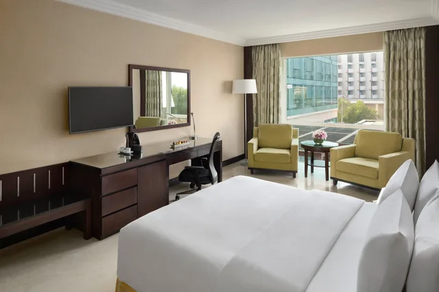 غرفة قياسية بسرير كينج للمدخنين لذوي الإعاقة، فندق كراون بلازا جدة(Crowne Plaza Jeddah) 5/8