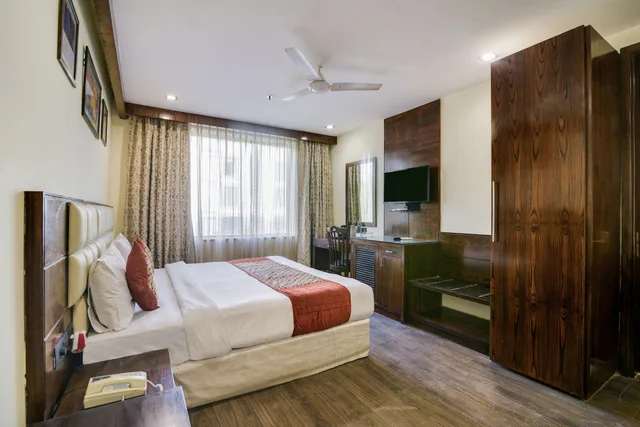 Executive, King Bed, Hotel Blue Stone - Nehru Place 9/10