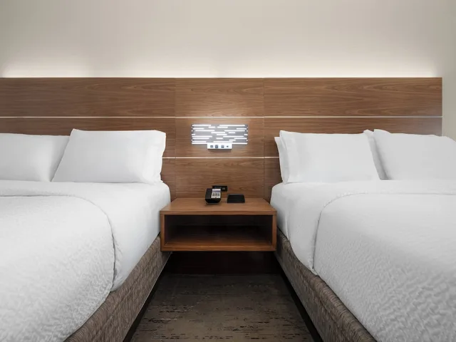 غرفة قياسية بسريرين كوين مع أريكة، Holiday Inn Express Charlotte West - Gastonia, an IHG Hotel 3/7