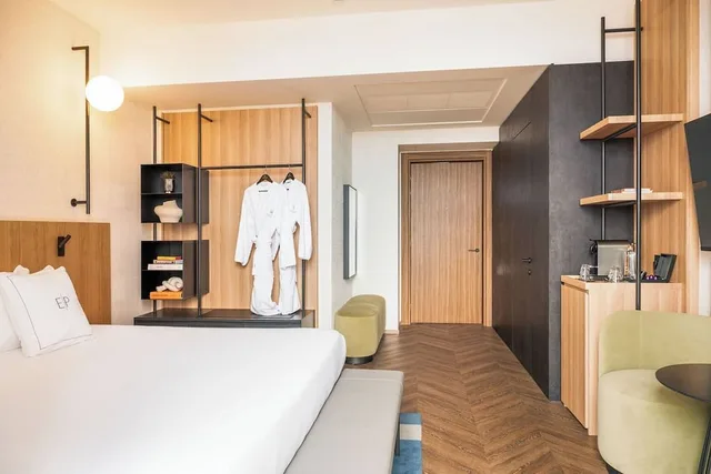 غرفة ديلوكس بسرير كينج بإطلالة على المدينة، Hotel Europa 7/10