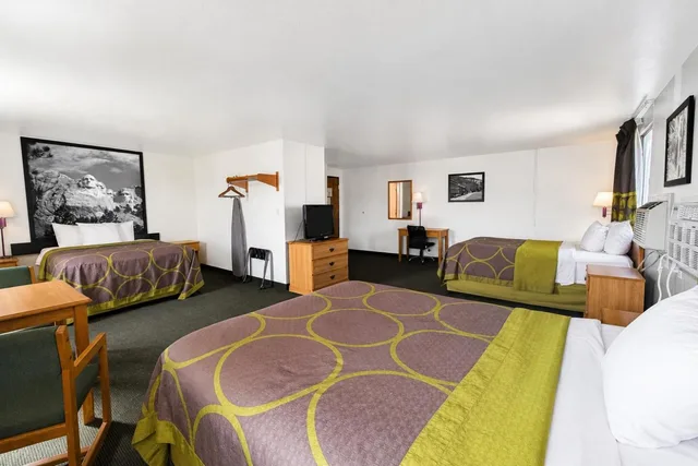 Studio, Suite, 3 Queen Beds, Fairbridge Inn And Suites 4/10