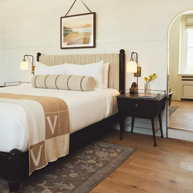 جناح جونيور، Viking Hotel 2/4