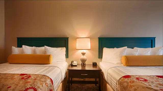 غرفة بسريرين كوين، Best Western Plus Dayton Hotel & Suites 2/4