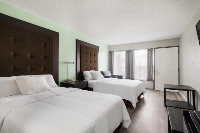 Adjoining, Suite, 2 Double Beds, Smoking, Accessible، Americas Best Value Inn Blytheville 4/10