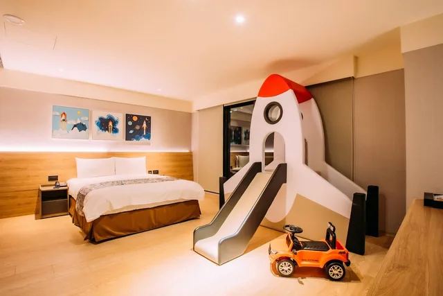 غرفة قياسية رباعية بسرير مزدوج وسريرين منفصلين لذوي الإعاقة، Mega Hotel Chiayi (ex. Hotel Discover) 1/1