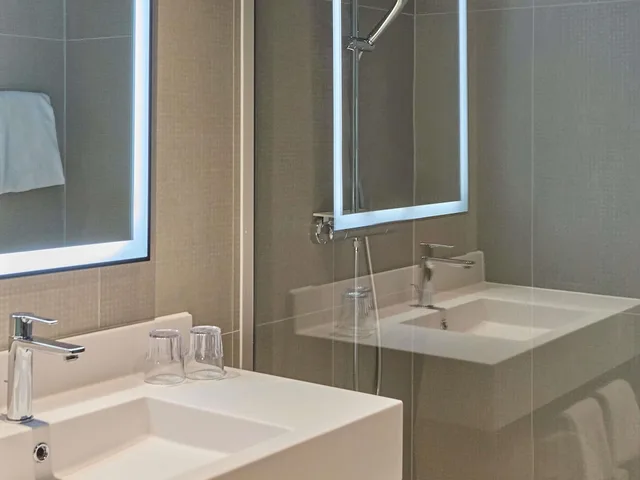 غرفة سوبيريور بسرير كوين مع أريكة، Novotel Bern Expo 10/10