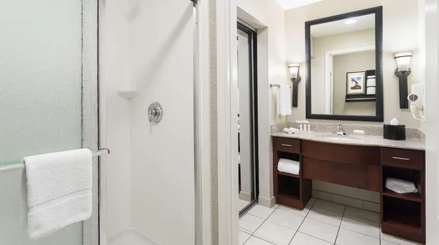جناح بسريرين كينج بغرفتي نوم مع أريكة، Homewood Suites By Hilton Shreveport 3/4