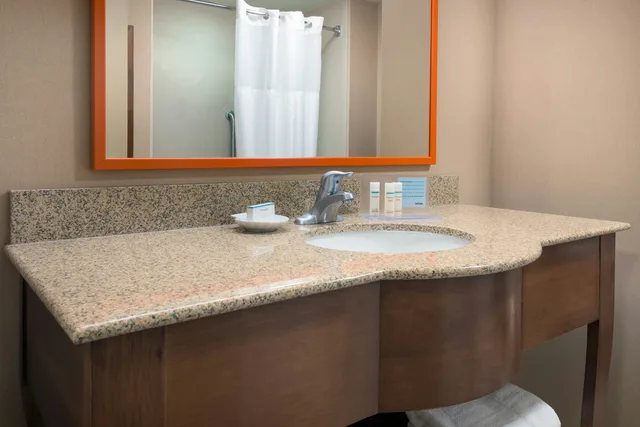 Study, King Bed, Sofa، Hampton Inn Springfield South Enfield 4/4