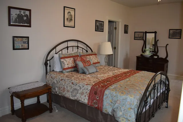 Presidential, Master, Suite, 3 Queen Beds, Sofa، Hermann Crown Suites 5/10