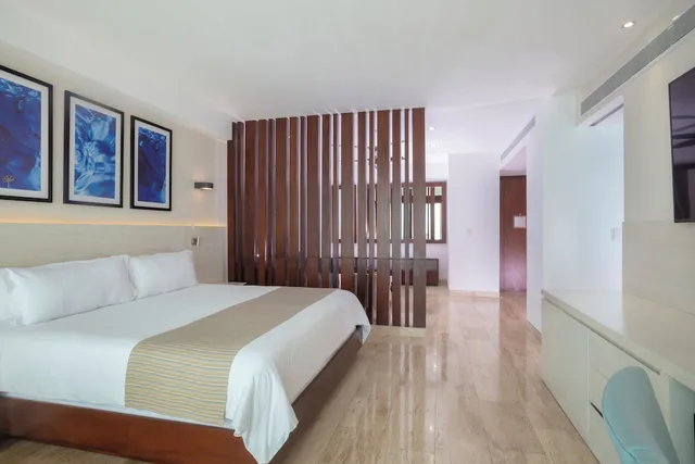 Altitude, Master, Suite, King Bed، Altitude By Krystal Grand Punta Cancun All Inclusive 4/10