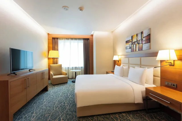 جناح بسرير كينج بإطلالة على المدينة للمدخنين، Holiday Inn Baku 4/10