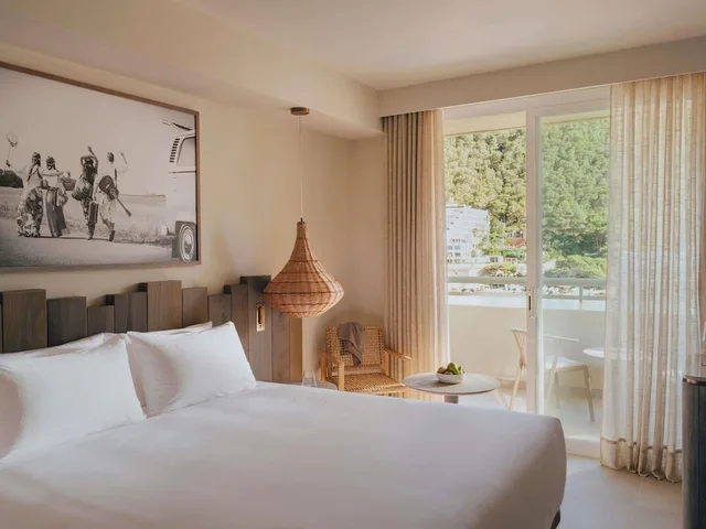 Connecting, Vip, King Bed, Pool View, Pool Side، Hyde Ibiza 1/4