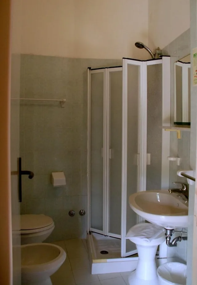 غرفة كلاسيكية رباعية بسرير كوين وسرير بطابقين، Hotel Arno Rimini 3/3