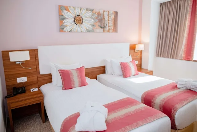 Executive, Twin Beds, Ramada Plaza by Wyndham Craiova 2/5