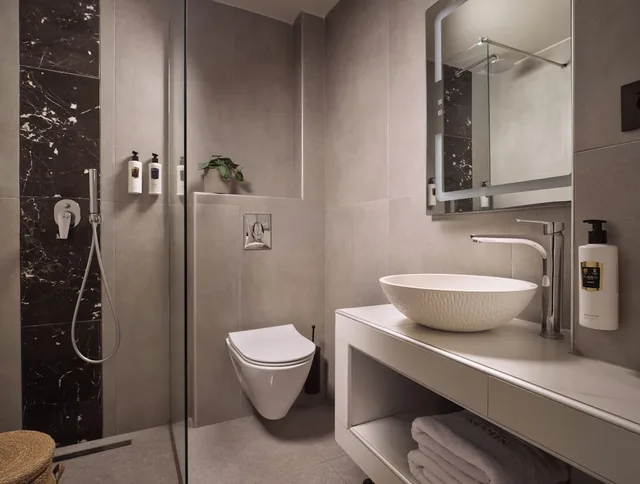 جناح جونيور بسرير كوين بإطلالة على المسبح مع أريكة، Nikon Boutique Hotel 6/7