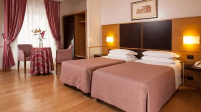 Room, Quadruple, Queen and Twin Beds, Annex, Hotel Piemonte Rome 2/4