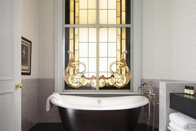 Landmark, Basic, Suite, King Bed، The Driskill In the Unbound Collection By Hyatt 5/5