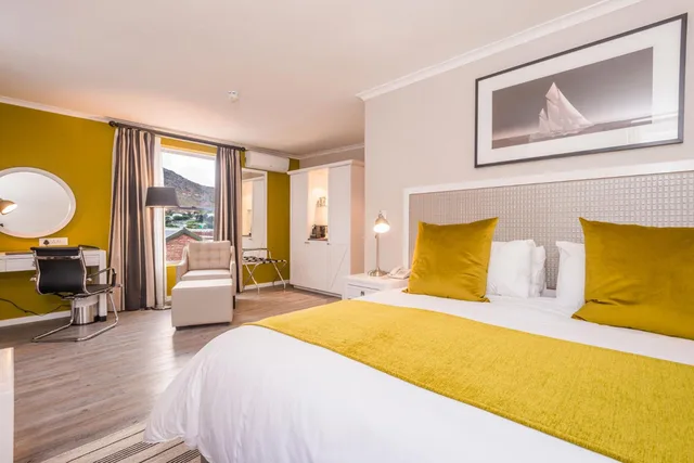 غرفة فاخرة بسرير مزدوج أو سريرين منفصلين بإطلالة على الجبل، Simon's Town Quayside Hotel 2/10