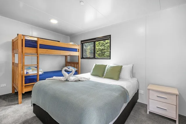 غرفة بسرير كينج وسرير كوين وسرير فردي وسرير بطابقين بغرفتي نوم، North South Holiday Park 1/2