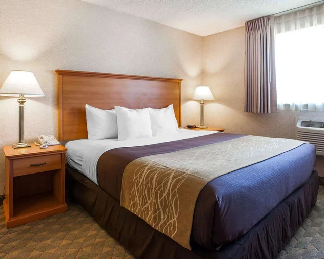 غرفة بسرير كينج، Quality Inn Kirkland 2/3