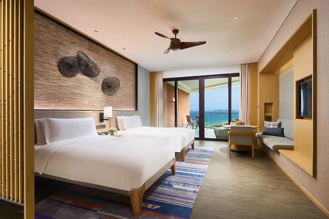 غرفة قياسية بسريرين مزدوجين بإطلالة على البحر، Crowne Plaza Sanya Haitang Bay Resort 4/6