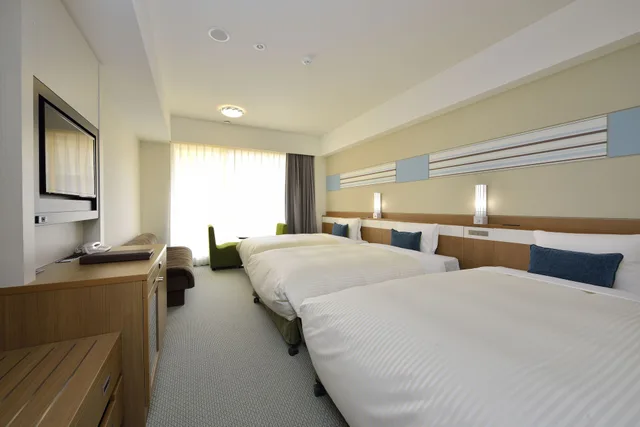غرفة قياسية ثلاثية بسريرين منفصلين وثلاثة أسرّة بإطلالة على البحر في الملحق، Vessel Hotel Campana Okinawa 2/5