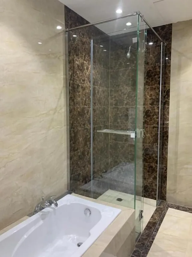 غرفة بسرير كينج بشرفة، Ayan furnished units and Suites 3/4