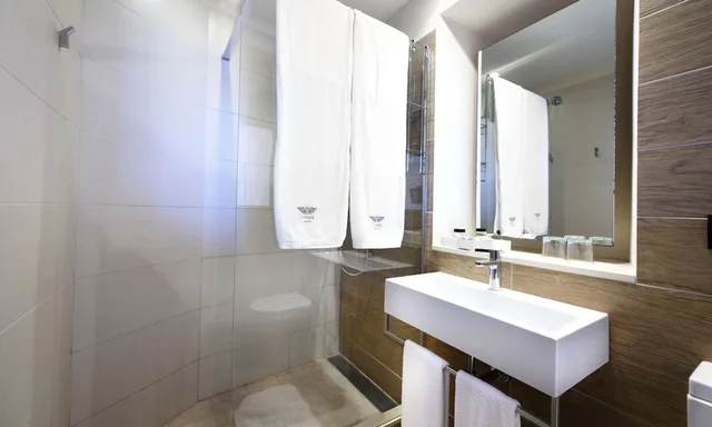 غرفة بسرير مزدوج مع أريكة، Hotel Sa Tuna 2/3